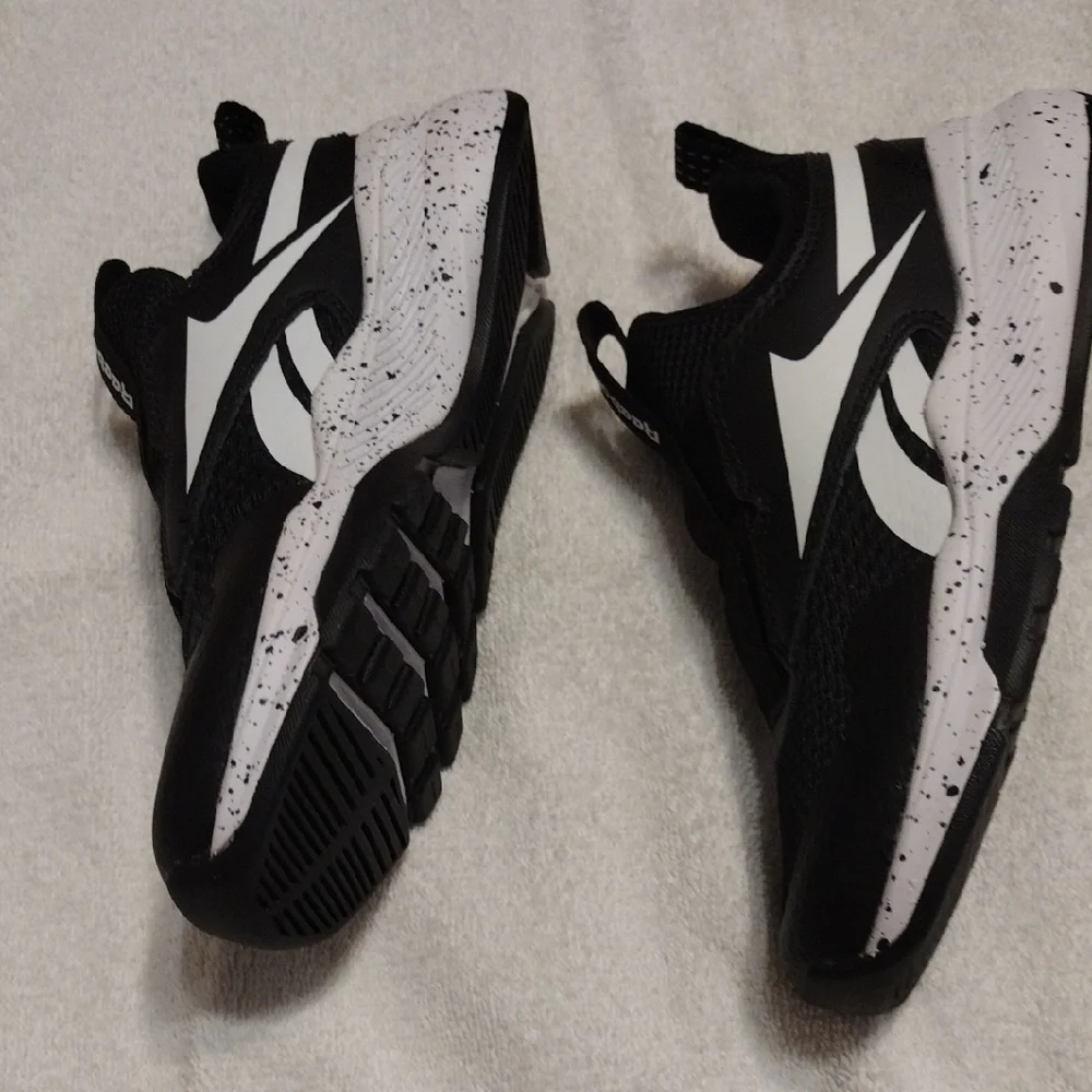 Reebok Black and White Sneakers Modern Athletic Design - Picture 3 of 5